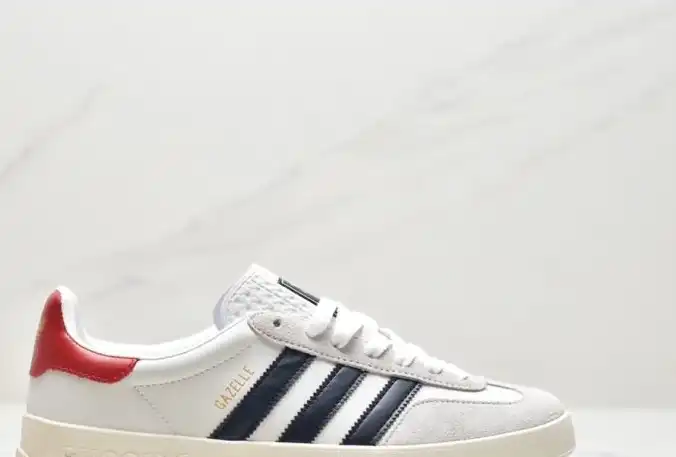 hype Adidas Sneakers