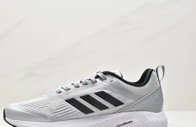 hype Adidas Sneakers