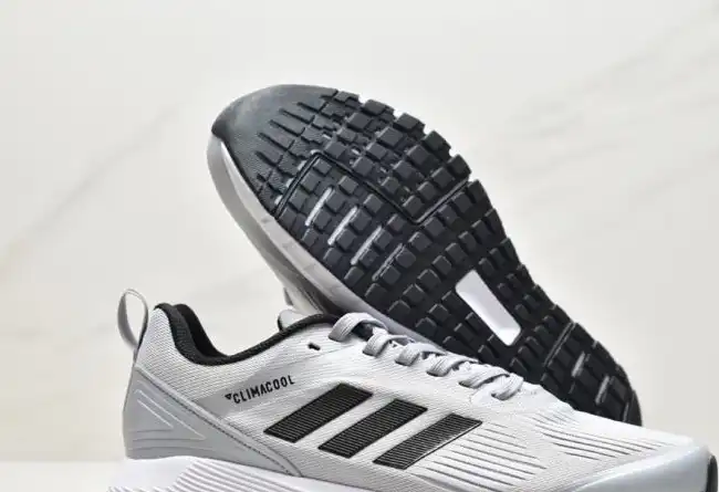 hype Adidas Sneakers