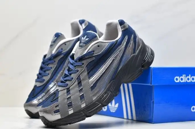 hype Adidas Sneakers