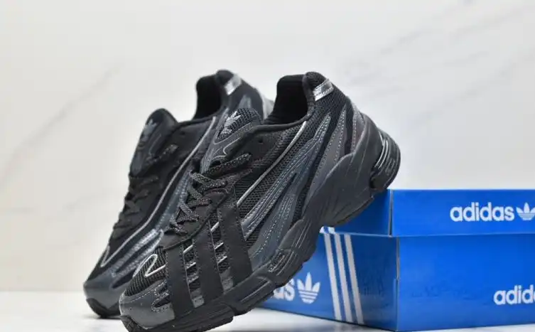 hype Adidas Sneakers