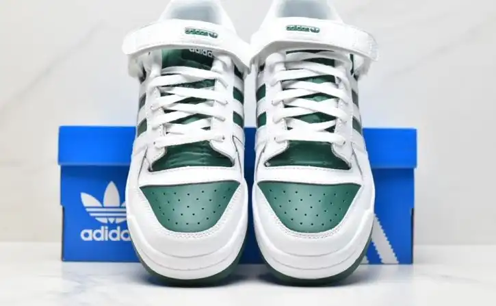 hype Adidas Sneakers