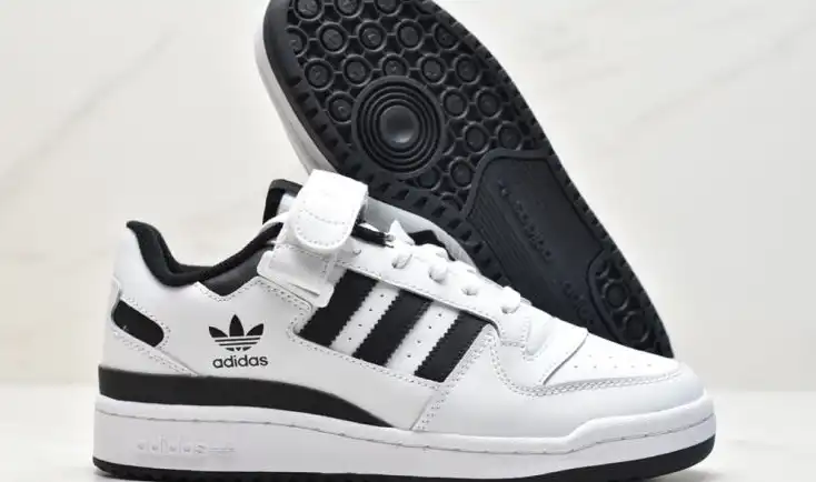 hype Adidas Sneakers