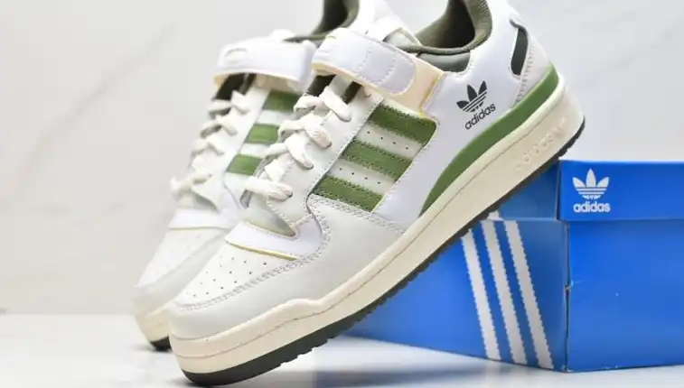 hype Adidas Sneakers