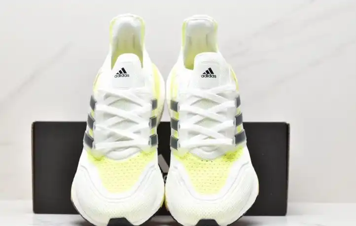 hype Adidas Sneakers