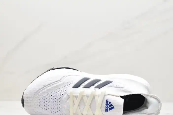 hype Adidas Sneakers