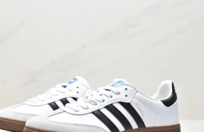 hype Adidas Sneakers