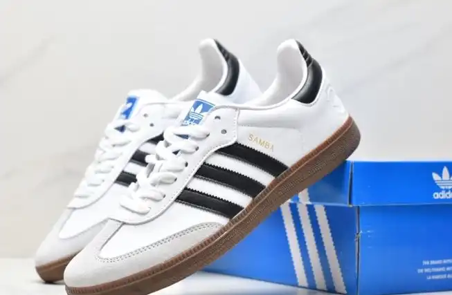 hype Adidas Sneakers