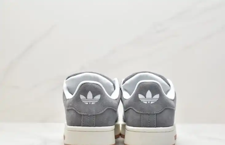 hype Adidas Sneakers