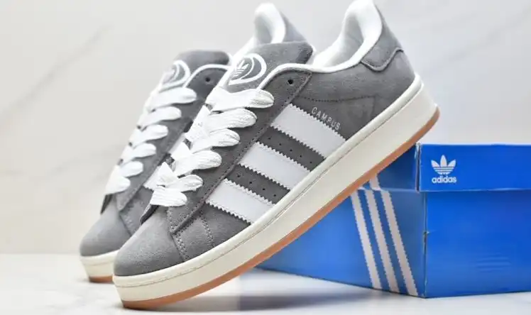 hype Adidas Sneakers