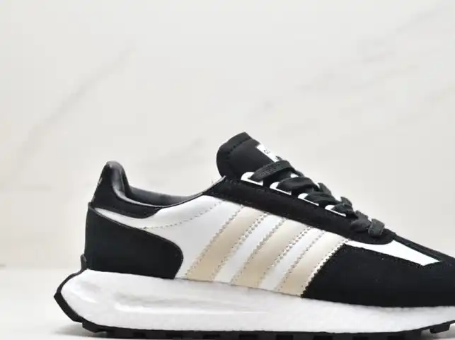 hype Adidas Sneakers