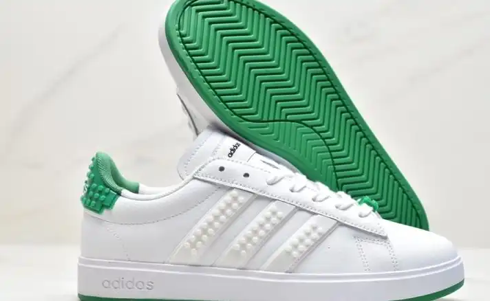 hype Adidas Sneakers