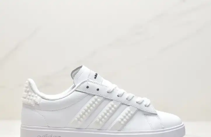 hype Adidas Sneakers