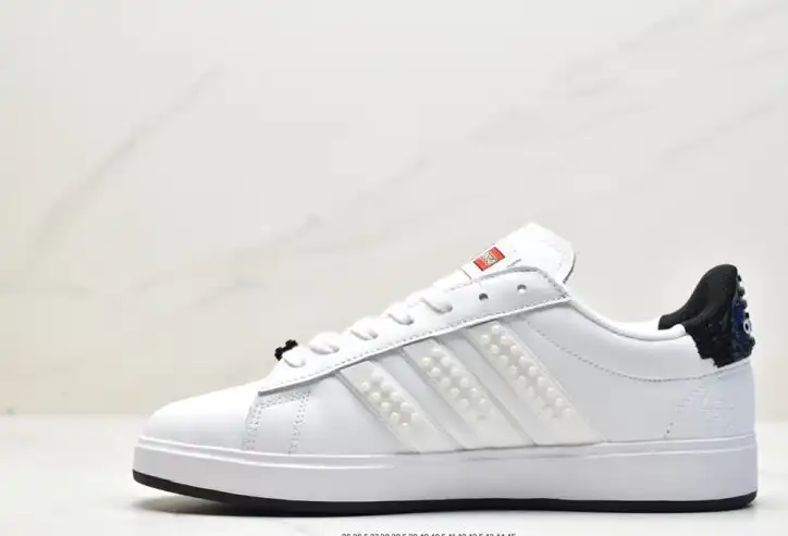 hype Adidas Sneakers