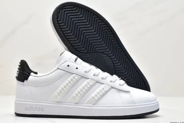 hype Adidas Sneakers