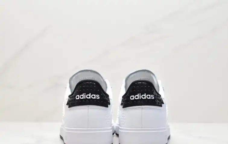 hype Adidas Sneakers