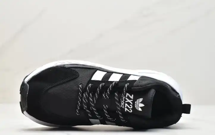 hype Adidas Sneakers