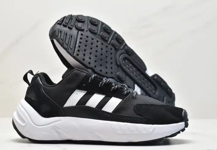 hype Adidas Sneakers