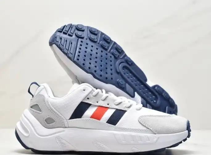 hype Adidas Sneakers