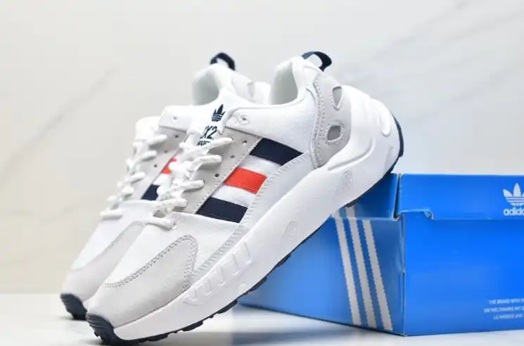 hype Adidas Sneakers