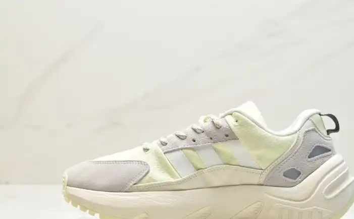 hype Adidas Sneakers