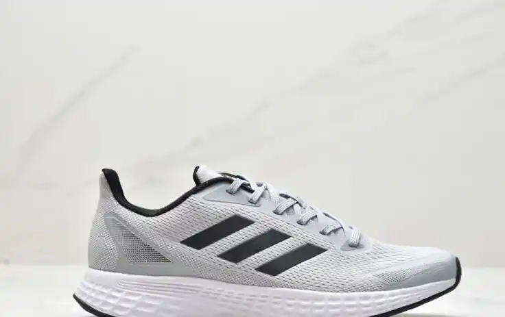 hype Adidas Sneakers