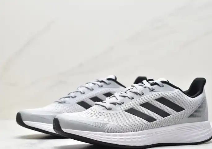 hype Adidas Sneakers