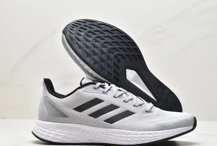 hype Adidas Sneakers