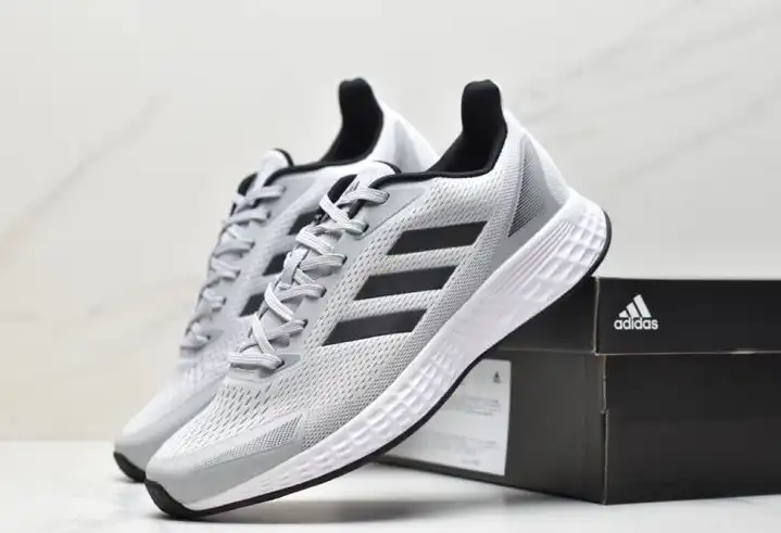 hype Adidas Sneakers