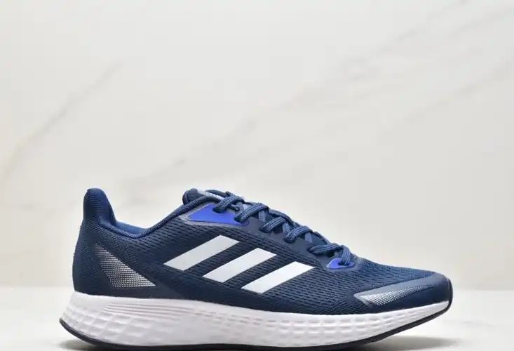 hype Adidas Sneakers