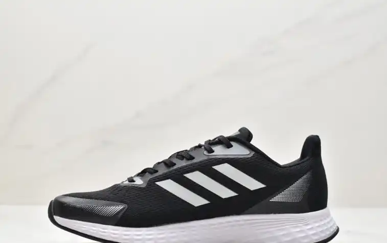 hype Adidas Sneakers