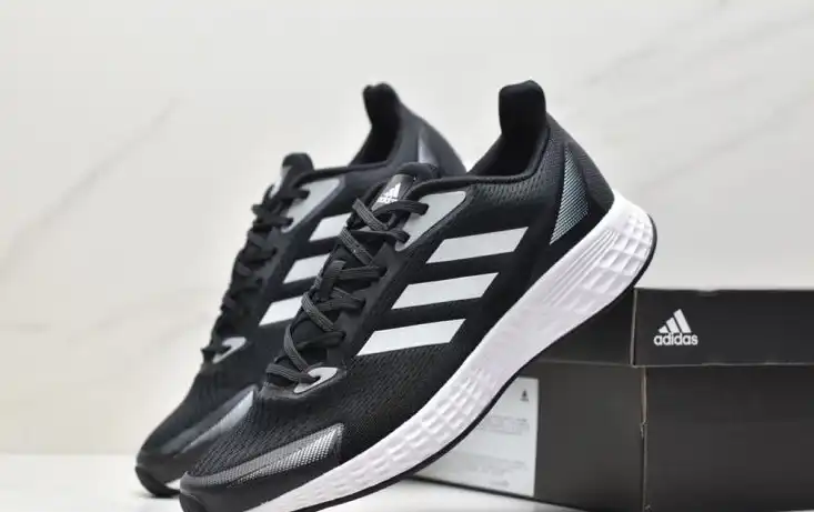 hype Adidas Sneakers