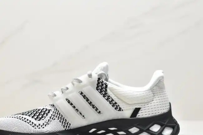 hype Adidas Sneakers