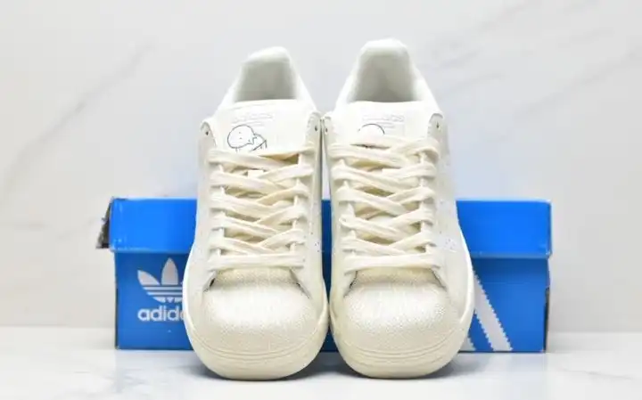 hype Adidas Sneakers