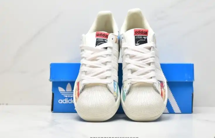 hype Adidas Sneakers