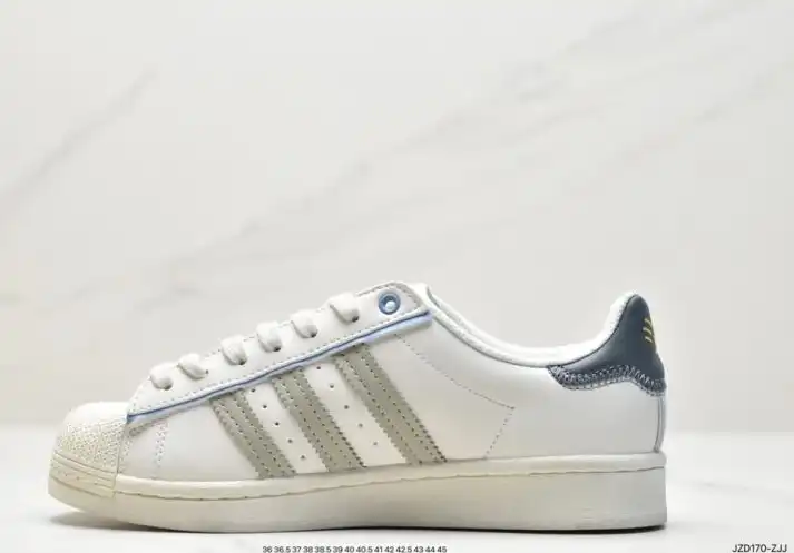 hype Adidas Sneakers