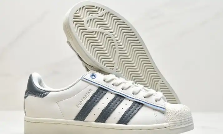 hype Adidas Sneakers