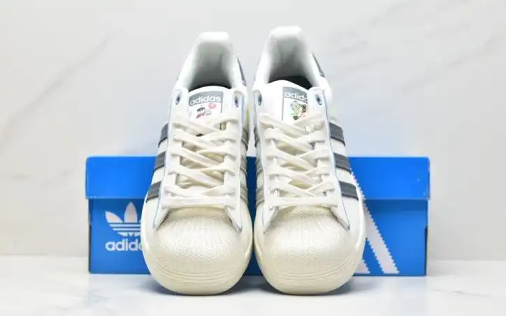 hype Adidas Sneakers