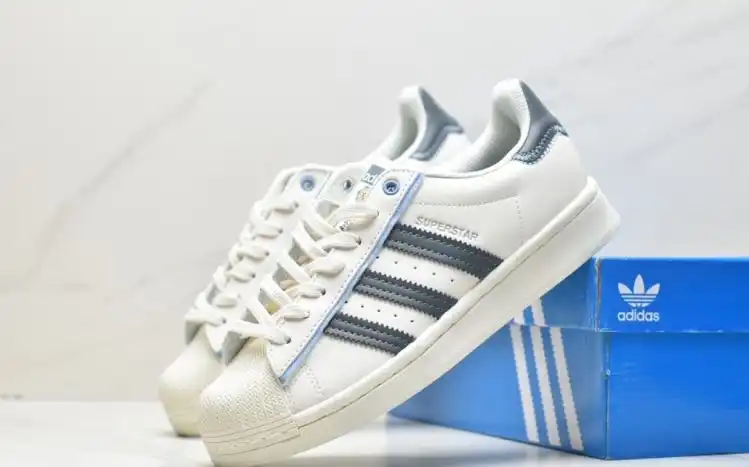 hype Adidas Sneakers