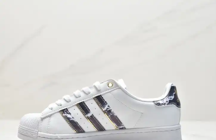 hype Adidas Sneakers