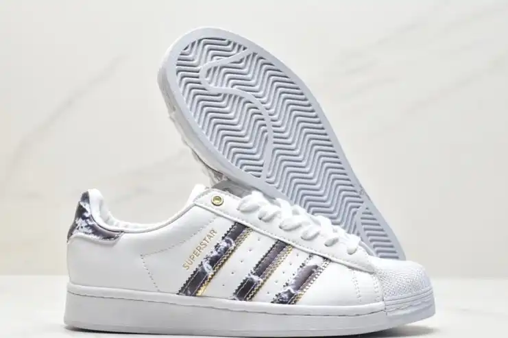 hype Adidas Sneakers