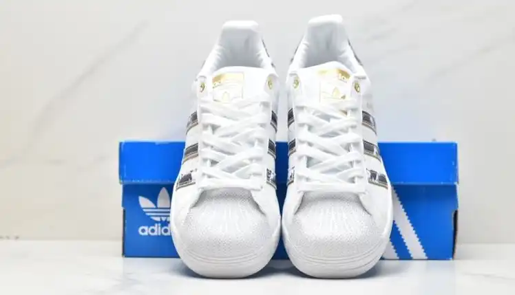 hype Adidas Sneakers