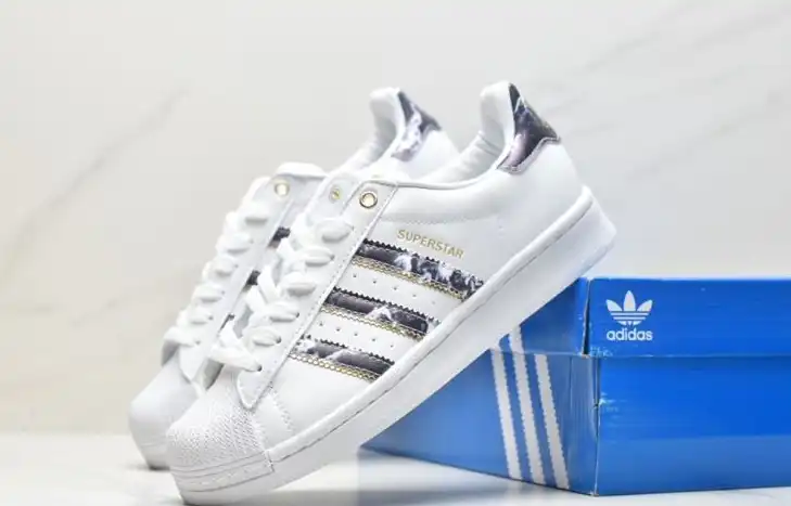 hype Adidas Sneakers