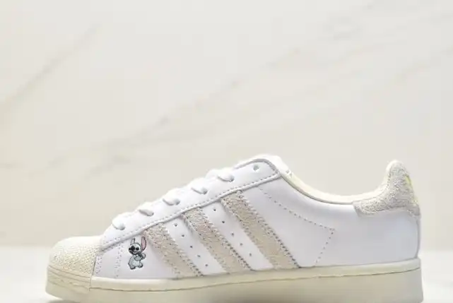 hype Adidas Sneakers