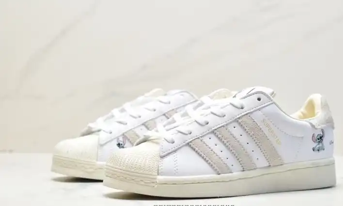 hype Adidas Sneakers