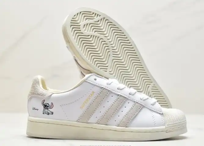 hype Adidas Sneakers