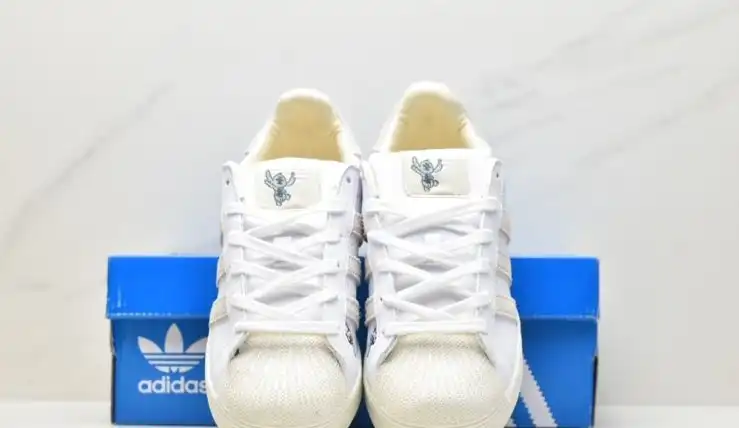 hype Adidas Sneakers