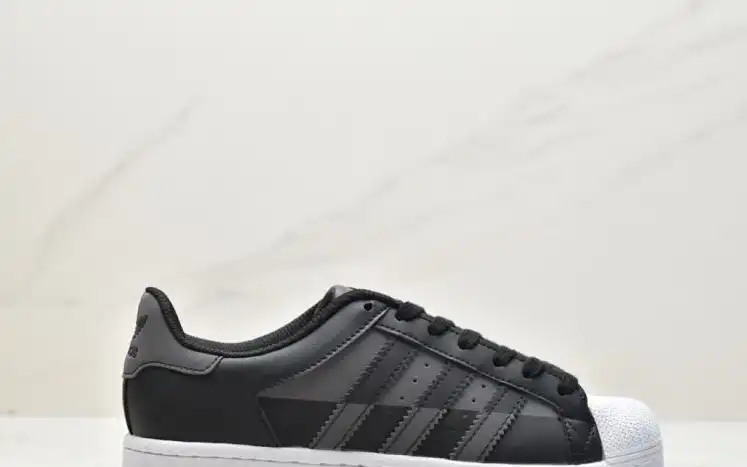 hype Adidas Sneakers