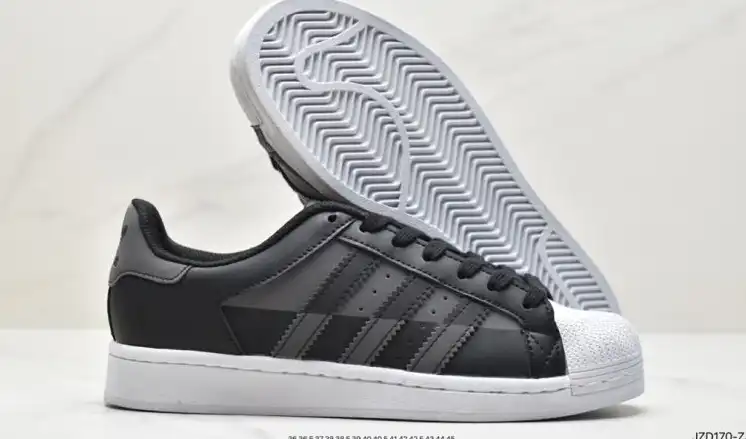 hype Adidas Sneakers