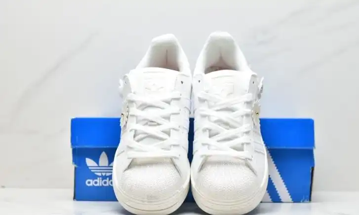 hype Adidas Sneakers